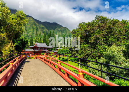 Byodo-in japanischen Tempel von schöner Natur umgeben von Insel Oahu, Hawaii Stockfoto