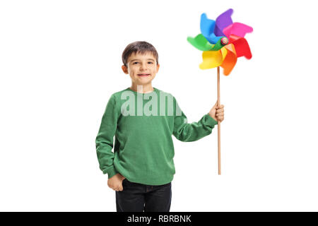 Lächelnde junge Holding eine bunte Mühle Spielzeug auf weißem Hintergrund Stockfoto