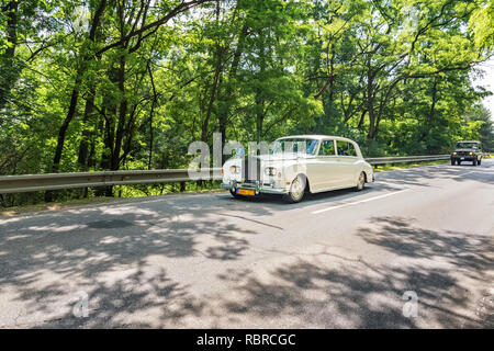 MALACKY, Slowakei - 2. JUNI 2018: Rolls Royce Silver Cloud teil nimmt im Vorfeld während der Veteran Car Rallye Kamenak 2018 an der Kamenny mlyn roadhou Stockfoto