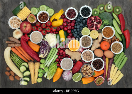 Großen super Health Food Collection mit frischem Obst, Gemüse, Samen, Getreide, Milchprodukte, Kaffee, Nüsse, Hülsenfrüchte, Getreide, Kräuter und Gewürze. Stockfoto
