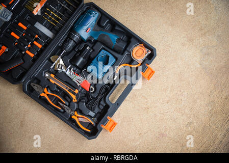 Handwerker Werkzeug moderne/Sammlung Zimmerei Werkzeuge für die Holzbearbeitung oder Handwerk und andere Handarbeit im Werkzeugkasten workshop Top View Stockfoto