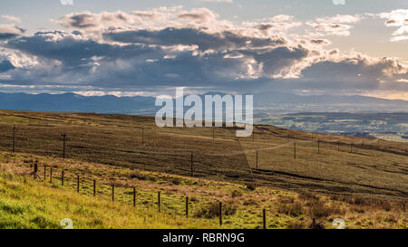 Blick über greenfell Heben von hartside Top auf der A686 zwischen Alston und Melmerby, Cumbria, England, Großbritannien - mit den Lake District im Hintergrund Stockfoto