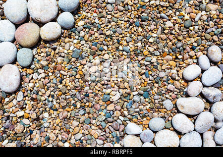 Eine Nahaufnahme von glatt poliert bunten Steinen am Strand. Krim, Ukraine, Europa. Beauty Welt. Stockfoto