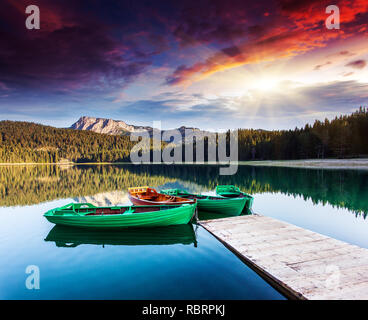 Schwarzer See im Nationalpark Durmitor in Montenegro. Dramatische bewölkten Himmel. Balkan, Europa. Beauty Welt. Stockfoto