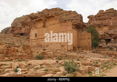 Blick auf den Tempel Qasr Al-Bint. Nabatäer Hauptstadt (Al Khazneh). Petra, Jordanien. Stockfoto