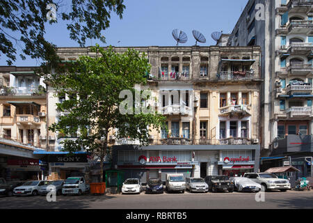 Koloniale Gebäude in Bo Aung Kyaw Street, Yangon, Myanmar, Asien Stockfoto