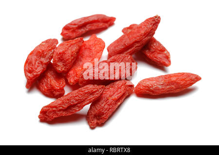 Getrocknete Goji-Beeren isoliert auf weißem Hintergrund Stockfoto