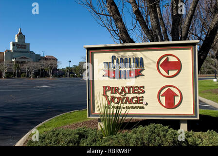 Die Carolina Opry und Piraten Reise Richtung Zeichen in Myrtle Beach, South Carolina, USA Stockfoto