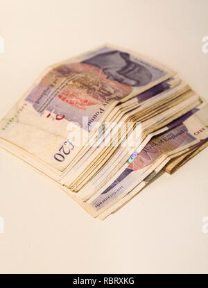 Bank von England Banknoten. Bargeld. Geld. Stirling. Banknoten. Wonga. Wad. 20 Pfund Noten. Geld von England. Währung. Währung des Vereinigten Königreichs. Währung von Großbritannien. Stockfoto