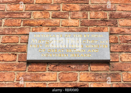 Gedenktafel am Geburtshaus von Margaret Thatcher (erste britische Frau Premierminister), Cnr. Breite & North Street, Grantham, Lincolnshire, England, Vereinigtes Königreich Stockfoto