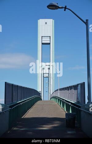 Gemeinde Insel Fußgängerbrücke in New York City Stockfoto