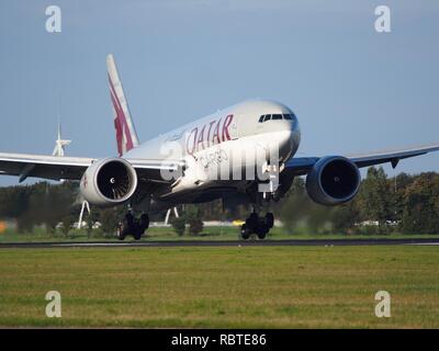 Ein 7-BFA Qatar Airways Cargo Boeing 777-FDZ-cn 36098 Bild 2. Stockfoto