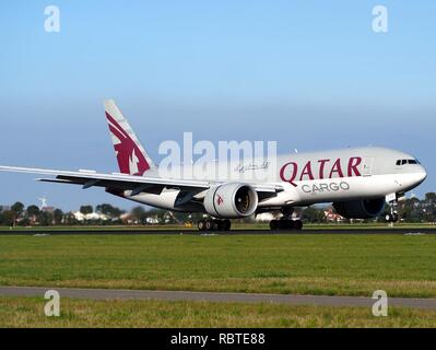 Ein 7-BFA Qatar Airways Cargo Boeing 777-FDZ-cn 36098 Bild 4. Stockfoto