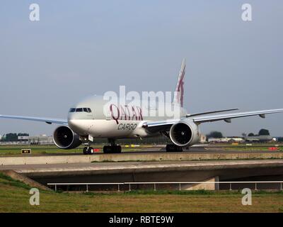 Ein 7-BFE Qatar Airways Cargo Boeing 777-FDZ-cn 39644, 25. August 2013 pic-004. Stockfoto