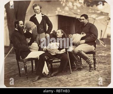 - Gruppe Portrait an der Gouverneur Generäle Camp, L-R-Maj Jones, Herrn Walters, der Gouverneur Generäle Kaplan, J.C.S. und Sir E. Campbell Bart., 60 Gewehre Mry. Sry G. G.- Stockfoto