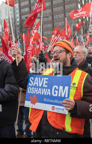 Windsor, Ontario, Kanada - 11. Januar 2019 - Canadian Auto Workers, Mitglieder der Unifor Labour Union, gesammelt über den Detroit River von General Motors in Detroit GM-Plan die Oshawa, Ontario Montagewerk zu schließen, um zu protestieren, werfen Tausende von der Arbeit. Quelle: Jim West/Alamy leben Nachrichten Stockfoto