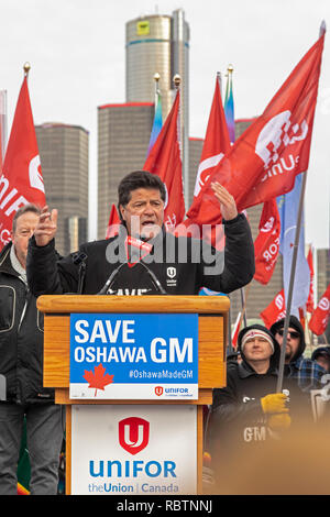 Windsor, Ontario, Kanada - 11 Januar 2019 - Jerry Dias, Präsident der Unifor Gewerkschaft die Canadian Auto Workers, spricht auf der Kundgebung Protest gegen geplante Schließung von General Motors der Oshawa, Ontario Montagewerk. Die Rallye wurde auf der anderen Seite des Detroit River von General Motors in Detroit statt. Quelle: Jim West/Alamy leben Nachrichten Stockfoto