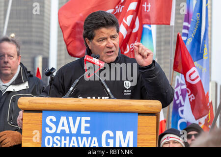 Windsor, Ontario, Kanada - 11 Januar 2019 - Jerry Dias, Präsident der Unifor Gewerkschaft die Canadian Auto Workers, spricht auf der Kundgebung Protest gegen geplante Schließung von General Motors der Oshawa, Ontario Montagewerk. Die Rallye wurde auf der anderen Seite des Detroit River von General Motors in Detroit statt. Quelle: Jim West/Alamy leben Nachrichten Stockfoto