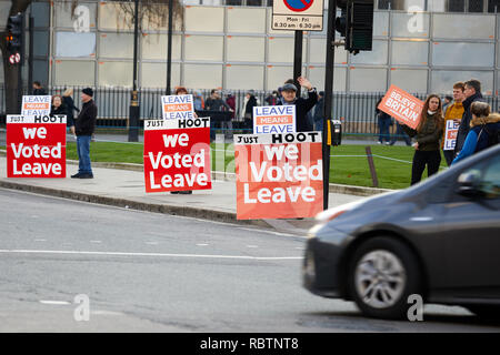 London, Großbritannien. 11 Jan, 2019. Unterstützer der Kampagne in Westminster Tagen verlassen, bevor eine entscheidende Abstimmung im Parlament. Credit: Kevin J. Frost-/Alamy leben Nachrichten Stockfoto
