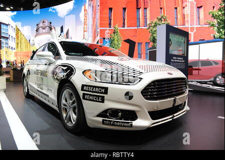 Las Vegas, USA. 12 Jan, 2018. Auf der CES-Messe, Ford zeigt ein Test Auto aus dem Roboter. (Dpa' Ford manager: Robotaxi Dienstleistungen erinnert der Airline Business') Credit: Andrej Sokolow/dpa/Alamy leben Nachrichten Stockfoto