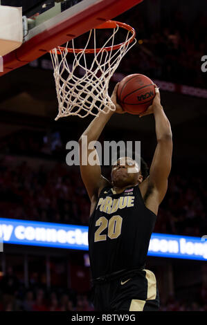 Madison, Wisconsin. 11 Jan, 2019. Purdue Kesselschmiede guard Nojel Ost Nr. 20 Kerben auf einem Break Away Slam Dunk während der NCAA Basketball Spiel zwischen der Purdue Kesselschmiede und die Wisconsin Badgers in der Kohl Center in Madison, WI. Purdue besiegt Wisconsin in überstunden 84-80. John Fisher/CSM Credit: Cal Sport Media/Alamy leben Nachrichten Stockfoto