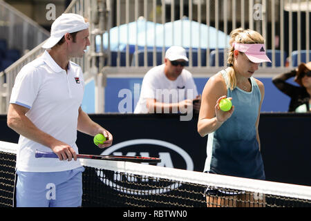 Melbourne, Australien. 12 Jan, 2019. Tennis: Australien Open. Angelique Kerber (r) und Trainer Rainer Schüttler sprechen während des Trainings. Credit: Frank Molter/dpa/Alamy leben Nachrichten Stockfoto