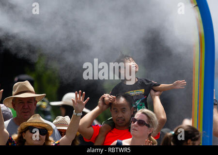 Melbourne, Australien. 12 Jan, 2019. Besucher genießen Sie eine Erfrischung an der Australian Open 2019 Grand Slam Tennis Turnier in Melbourne, Australien. Frank Molter/Alamy leben Nachrichten Stockfoto