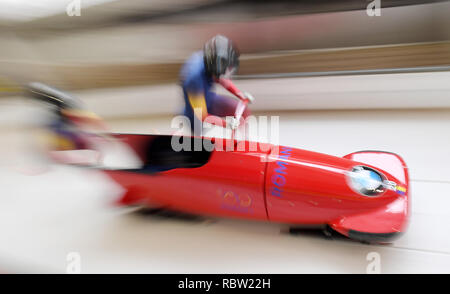 12 Januar 2019, Bayern, Schönau am Königssee: Zwei-mann Bob, Frauen, Kunsteisbahn am Königssee: Rumänische bobsledders Andreea Grecu und Teodora Andreea Vlad am Start. Foto: Tobias Hase/dpa Stockfoto