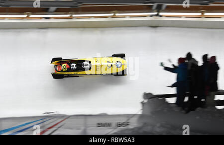 Schönau am Königssee, Bayern, Deutschland. 12. Januar 2019. Januar 2019, Bayern, Schönau am Königssee: Zwei-mann Bob, Männer, Kunsteisbahn am Königssee: Deutsche Bob Reiter Johannes Lochner und Christian Rasp in Aktion. Foto: Tobias Hase/dpa Quelle: dpa Picture alliance/Alamy leben Nachrichten Stockfoto