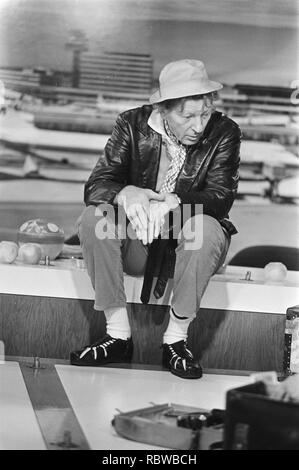 Aankomst Danny Kaye op Schiphol tijdens Bestanddeelnr persconferentie, 928-9187. Stockfoto