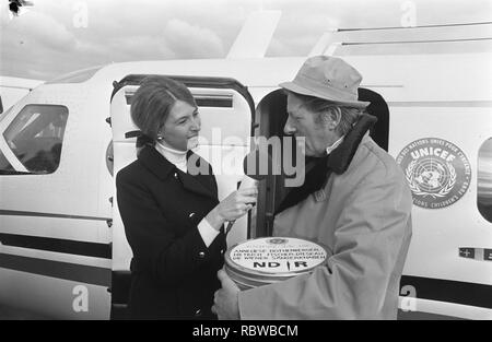 Aankomst Danny Kaye op Schiphol. Danny Kaye tijdens Interview met Ageeth Bestanddeelnr Scherph, 921-8295. Stockfoto