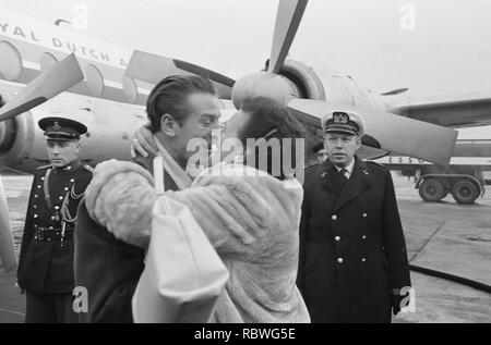 Aankomst van de overlevenden Stientje M op Schiphol nordworden verwelkomd Tür fam, Bestanddeelnr 913-2700. Stockfoto