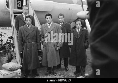 Aankomst van de overlevenden Stientje M op Schiphol, Bestanddeelnr 913-2699. Stockfoto