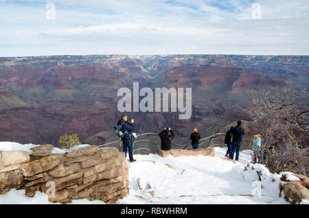 Der Grand Canyon ist eine immense Naturwunder. Im nördlichen Arizona gelegen, ist die Schlucht eine Meile tief durchschnittlich 18 km breit und 277 km lang. Stockfoto