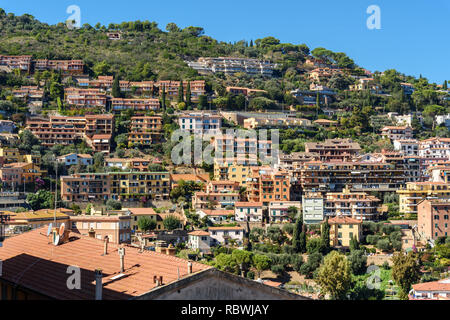 Blick auf die Hafenstadt Porto Santo Stefano auf dem Monte Argentario in der Toskana. Italien Stockfoto