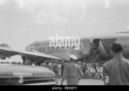 Aankomst van de deelnemers aan de Victory-Parade op ‥ 99 t Flughafen-Basis one Bestanddeelnr Kemajoran, 20-1-4. Stockfoto