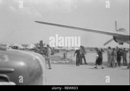 Aankomst van de deelnemers aan de Victory-Parade op ‥ 99 t Flughafen-Basis one Bestanddeelnr Kemajoran, 20-1-6. Stockfoto