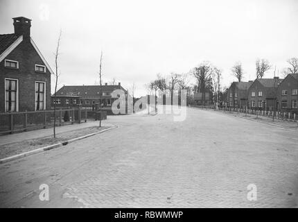 Aanleg en verbeteren van wegen Bestanddeelnr Klinkerwegen Winschoten, 161-0021. Stockfoto