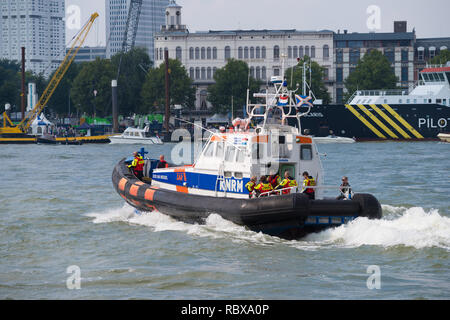 ROTTERDAM, Niederlande - 3. SEPTEMBER 2017: Demonstration Rettungsboot im Hafen Rotterdam Tage Stockfoto