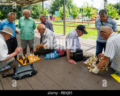 Voronezh, Russland - 12. August 2018: schachturnier zwischen Urlauber im City Park Stockfoto