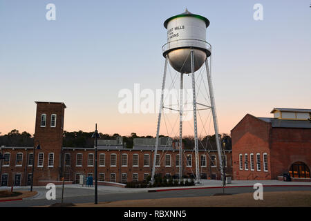 Rocky Mount Mühlen begann als Baumwollspinnerei in 1818 und bis 1996 betrieben. Heute ist es um Wohnhäuser umgewandelt wird und ein Micro-brauen Inkubator. Stockfoto