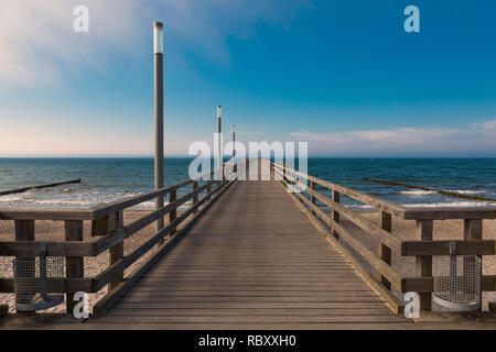 Pier an der Ostsee in Mecklenburg-Vorpommern Stockfoto