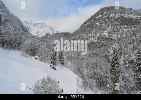 Hallstatt, Österreich im Winter unter den Snowy Mountains von Hallstatt. Ansicht von oben. Stockfoto