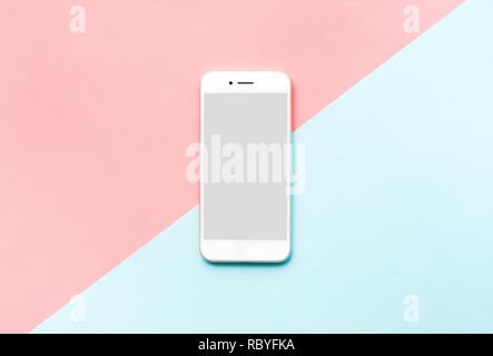 Smartphone, weiß Handy auf farbigen Hintergrund. Flach minimal style Ideen Stockfoto
