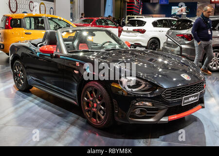 Brüssel - Jan 10, 2018: Abarth 124 Spider Auto an der Brussels Expo Autosalon Motor Show präsentiert. Stockfoto