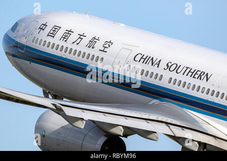 AMSTERDAM, NIEDERLANDE - Jan 9, 2019: China Southern Airlines Airbus A330 Passagier Flugzeug Vom Internationalen Flughafen Amsterdam-Schiphol Stockfoto