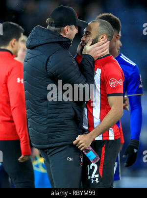 Southampton manager Ralph Hasenhuttl (links) spricht mit Nathan Redmond am Ende der Premier League Match für die King Power Stadion, Leicester. Stockfoto