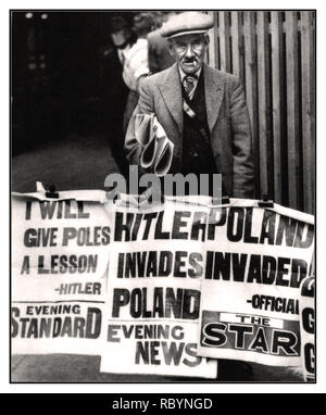 HITLER POLEN INVASION VINTAGE ZEITUNGSVERKÄUFER SEPTEMBER 1939 britische ZEITUNGEN HITLER MARSCHIERT IN POLEN britischer Zeitungsverkäufer und Poster mit Schlagzeilen, dass die Nazis Polen besetzt haben, das den Zweiten Weltkrieg auslöste Standort: London, Großbritannien Datum: 1. September 1939 Stockfoto