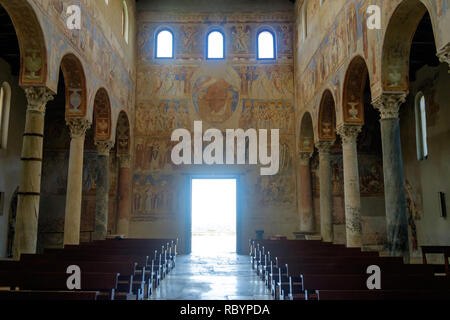 Die Basilika von Ant'Angelo in Die' ist von besonderem historischen Wert. Wenn außerhalb suchen, erhalten Sie diese beeindruckende Aussicht mit wertvollen Fresken. Stockfoto