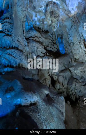 Stalactytes in Prometheus Höhle in Kutaissi Stockfoto